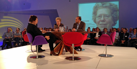 Marleen Stikker, Victor Zuydweg en Marga Jacobs aan tafel bij Open Geodag 2015
